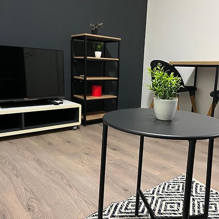 M - Square Private Rooms Skopje Phòng bức ảnh
