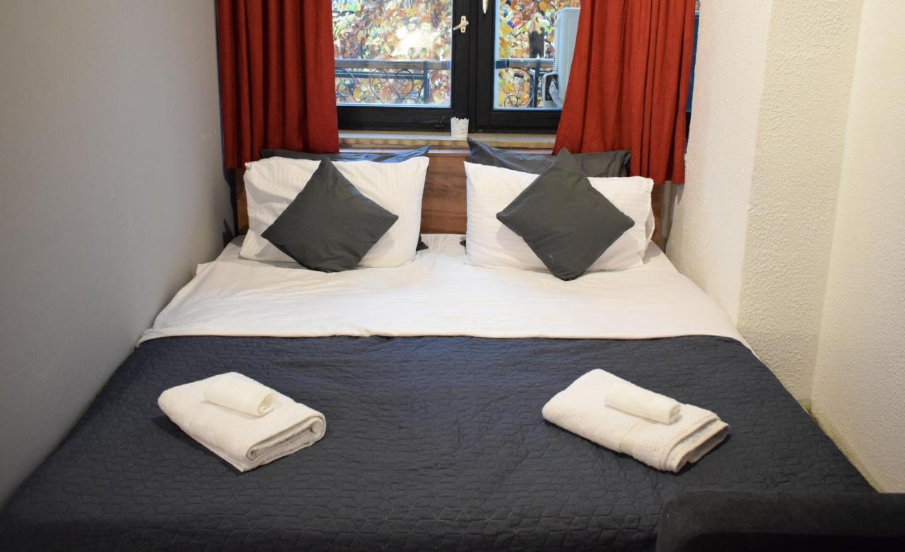 M - Square Private Rooms Skopje Ngoại thất bức ảnh