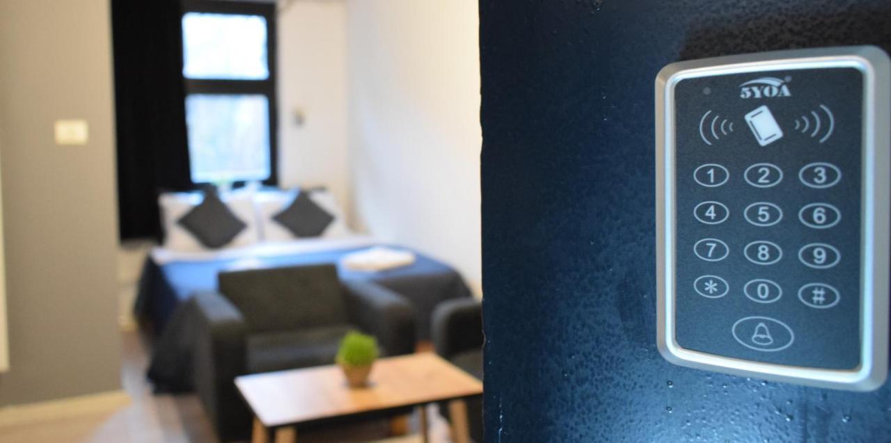 M - Square Private Rooms Skopje Ngoại thất bức ảnh