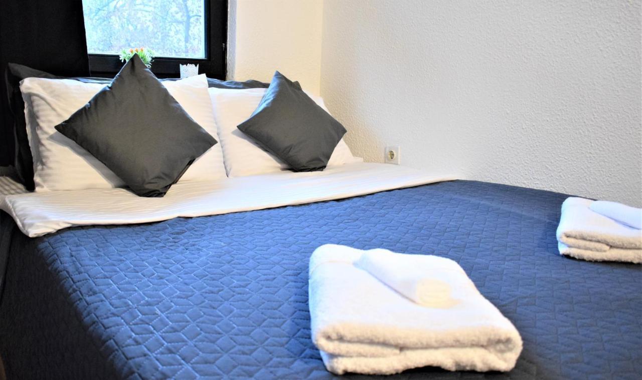 M - Square Private Rooms Skopje Ngoại thất bức ảnh