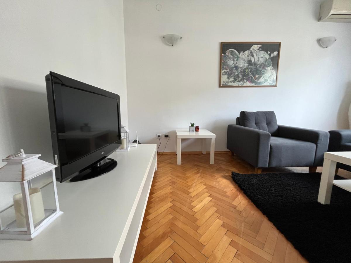 M - Square Private Rooms Skopje Ngoại thất bức ảnh