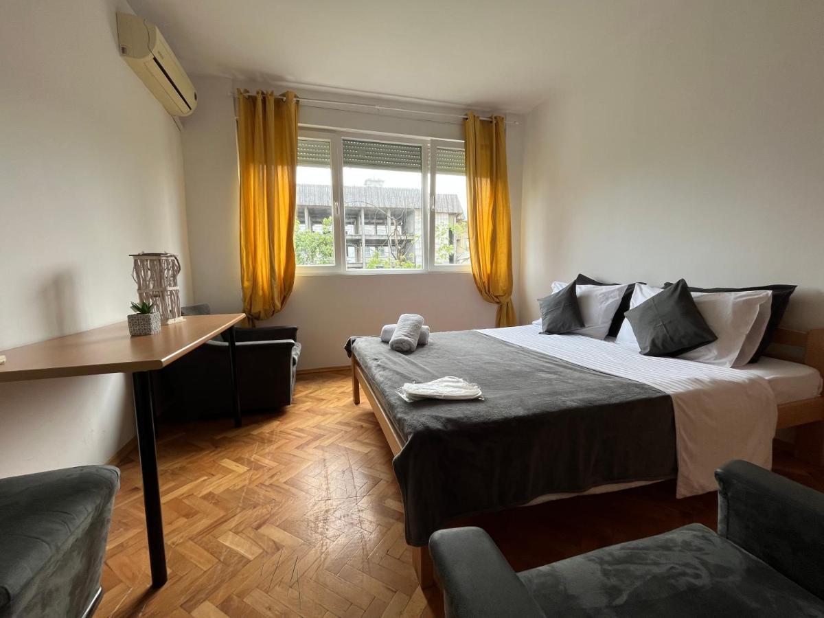 M - Square Private Rooms Skopje Ngoại thất bức ảnh