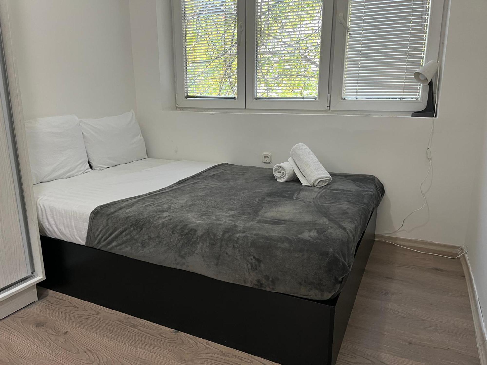 M - Square Private Rooms Skopje Phòng bức ảnh